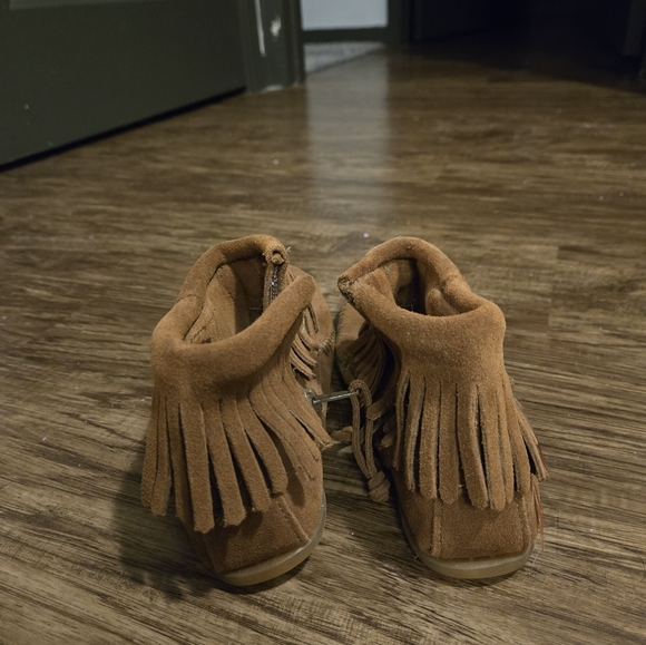 Minnetonka Ankle Moccasins Size 7 - Picture 3 of 5